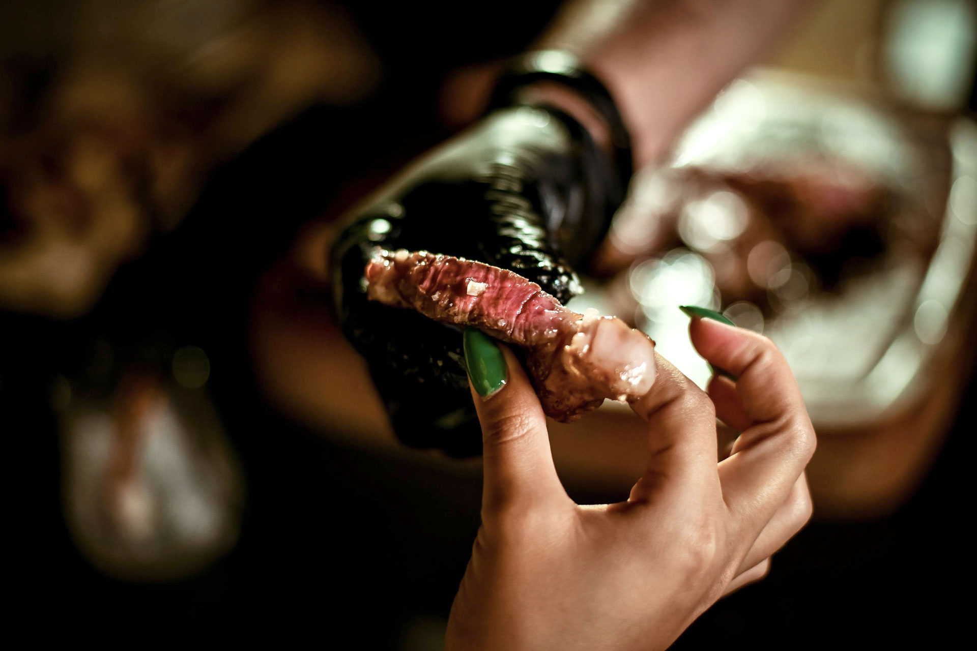 עמית-מגיש-חתיכת-בשר